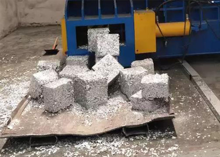 Metal pressing machine